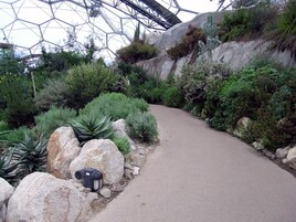 Casa de campo, varias camas | Jardines del alojamiento