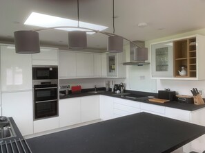 ChaumiÚre | Cuisine privée | Réfrigérateur, four à micro-ondes, un four, surface de cuisson