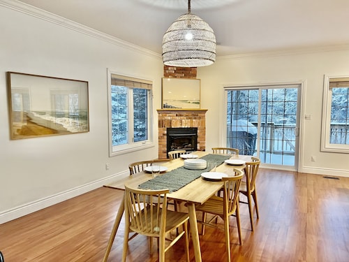 Luxurious Getaway - Near Sandbanks and Wineries