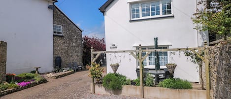 Cottage | Outdoor dining