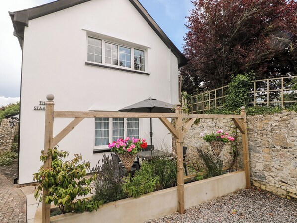 Cottage | Interior - The Stables (Barry)