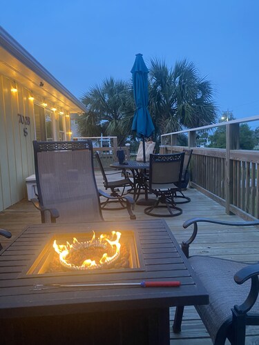 3 BR, 2 Bath home in Emerald Isle! Golf cart, beach chairs & Shibumi included!