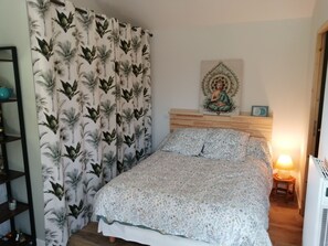 1 bedroom, desk, free WiFi, bed sheets