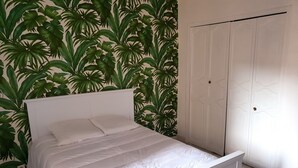 A bedroom with a bed, white headboard, and a door. - Charming village house in Provence, French Riviera South of France, 6km from sea (La Valette-du-Var)