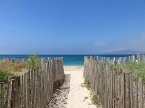 A sandy beach path with wooden fences and a clear blue sky. - Charming village house in Provence, French Riviera South of France, 6km from sea (La Valette-du-Var)