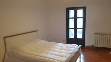 4 chambres, bureau, lit parapluie, Wi-Fi gratuit