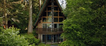 Spacious North Cascades Riverside A-Frame w/ Mt Baker Views - Dog-Friendly