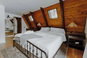 3 bedrooms, desk, iron/ironing board, travel crib