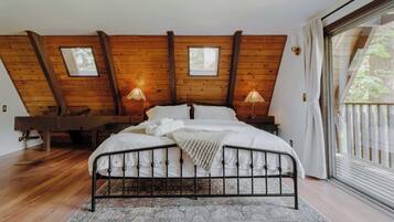 3 quartos, escrivaninha, ferros/tábuas de passar roupa, berço de viagem
