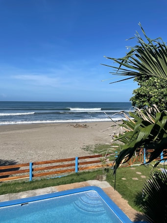On the beach, sun-loungers, beach towels. Casa Madera del playa