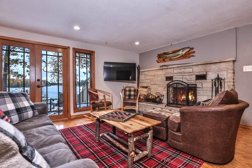 Luxurious! 4- bedroom Lakefront Home on Little Germain.