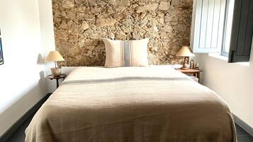 4 bedrooms, desk, free WiFi