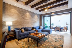 Fernseher, Stereoanlage