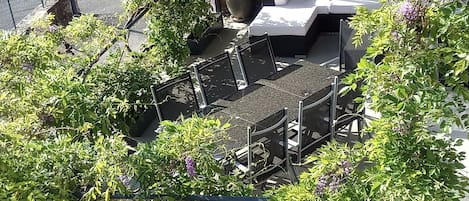 屋外ダイニングエリア