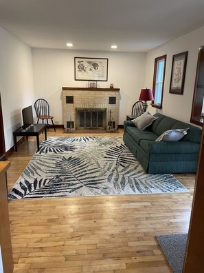 Living area - The Farmette (Sault Ste. Marie)