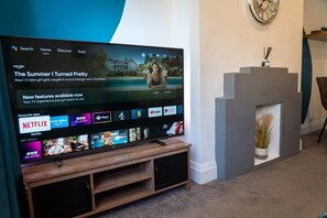 Interior - Three Bedroom Chelmsford Apartment with Garden (Chelmsford)