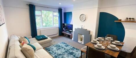 Smart-TV, Bücher, Arbeitsbereiche