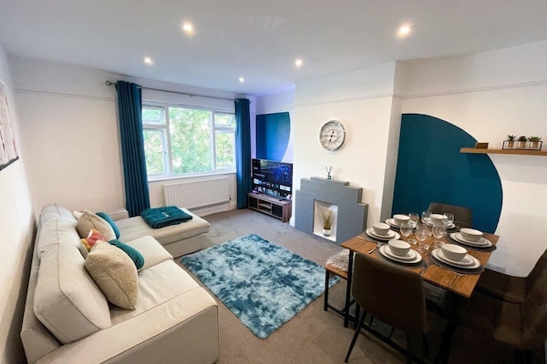 Open-Plan Living & Dining Area