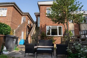 Terrace/patio - Three Bedroom Chelmsford Apartment with Garden (Chelmsford)