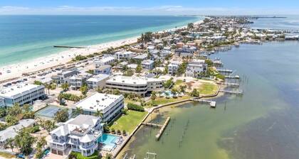 Seahorse Suite 1 Bedroom Villa by RedAwning