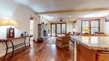 Condo, 2 Bedrooms | Living room | Smart TV, fireplace