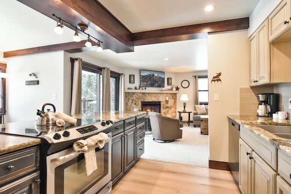 Fridge, microwave, stovetop, dishwasher