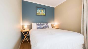 2 bedrooms, iron/ironing board, free WiFi, bed sheets