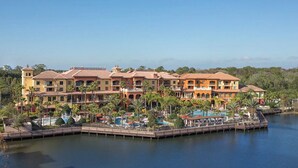 A large resort with multiple buildings, a central courtyard, and a lake. - 2 bedroom, resort amenities, Disney convenient location!  (Lake Buena Vista)
