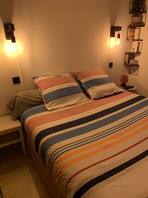 1 chambre, fer et planche à repasser, lit parapluie, Wi-Fi