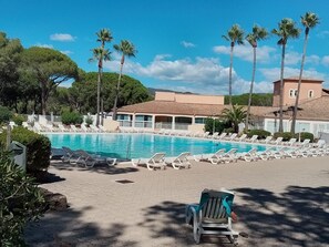 Outdoor pool, a heated pool - Golfs de Valescure Beautiful 6-person apartment (Saint-Raphaël)