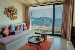 Deluxe King Suite | Living area | 55-inch Smart TV with cable channels - Townhouse (Bodrum)