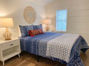 1 soverom, skrivebord, wi-fi (inkludert) og sengetøy