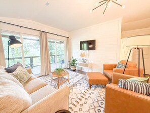 テレビ、卓球台