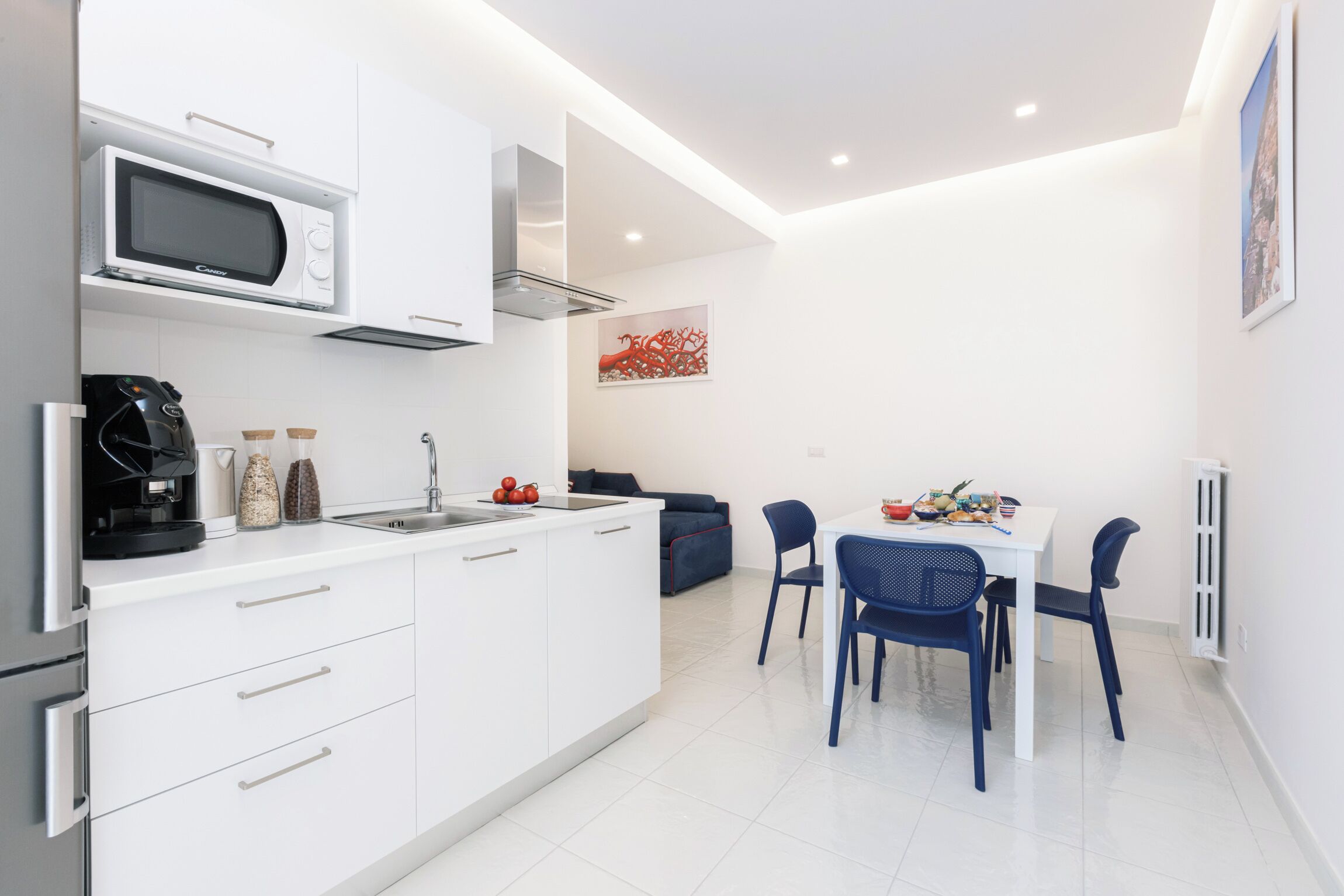 Deluxe Apartment | Private kitchen | Full-sized fridge, microwave, oven, stovetop