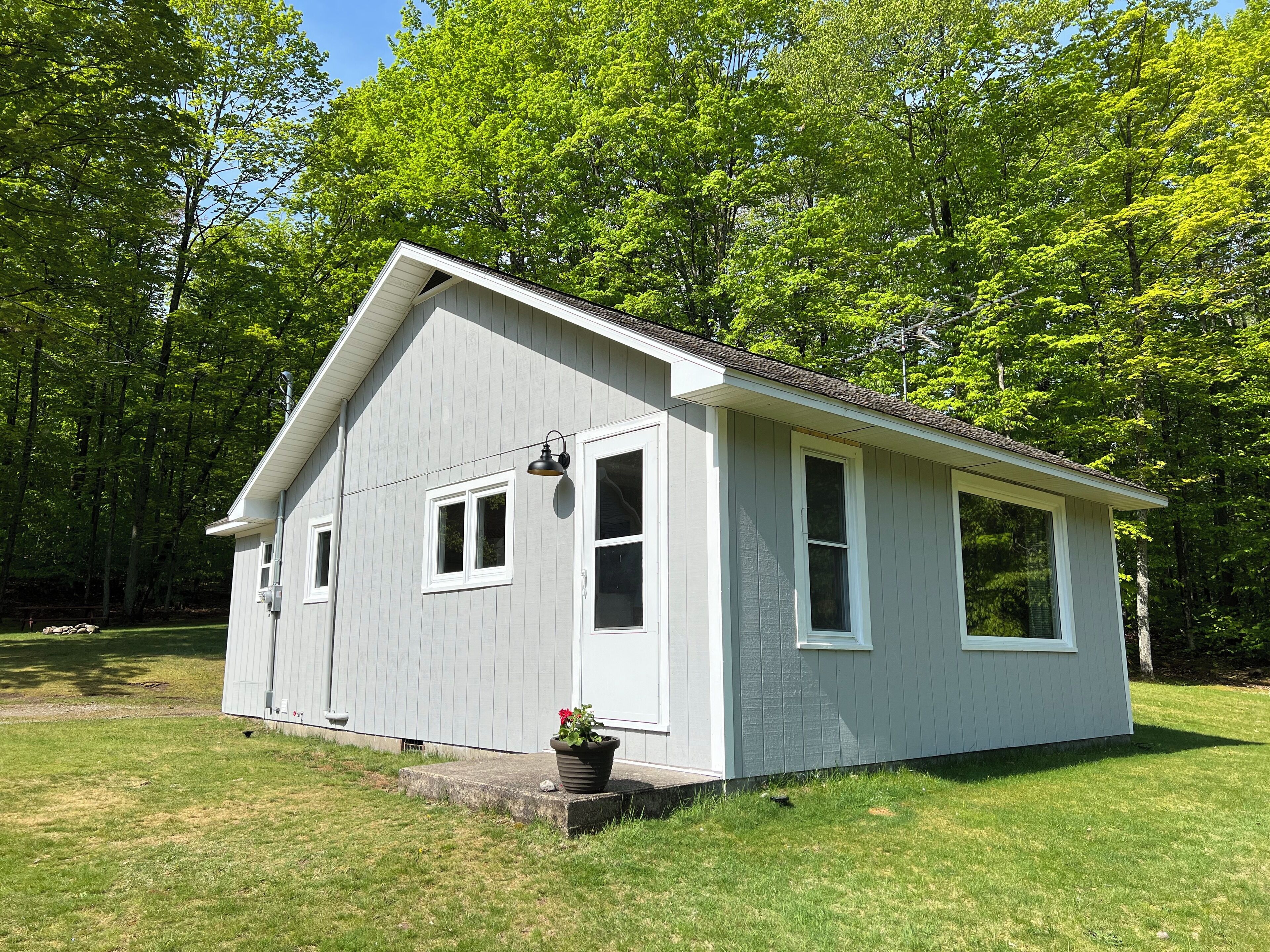 Sweet Little Cottage, Fully Remodeled. .7M to Douglas 2.3 to Airport!