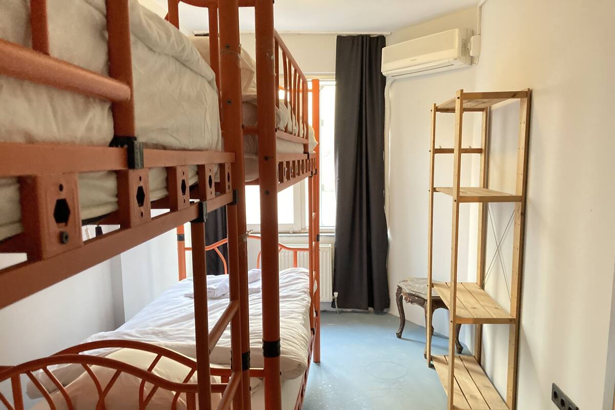 Free WiFi, bed sheets