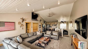 Smart TV, fireplace, ping pong, books