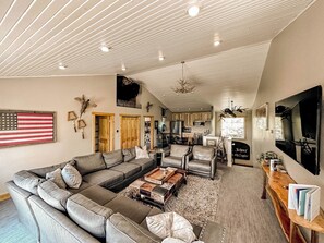 Smart TV, fireplace, ping pong, books