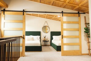 5 bedrooms, free WiFi, bed sheets