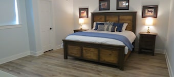Newly remodeled townhouse with easy access to quaint, downtown Salado.