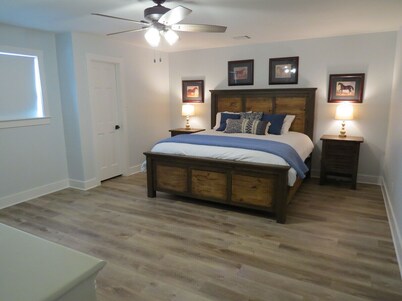 Newly remodeled townhouse with easy access to quaint, downtown Salado.