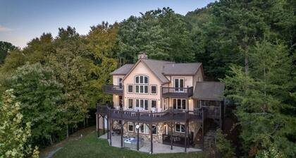 Lake Views, Luxury,HotTub,Game Rm! 5bed/4.5bath!