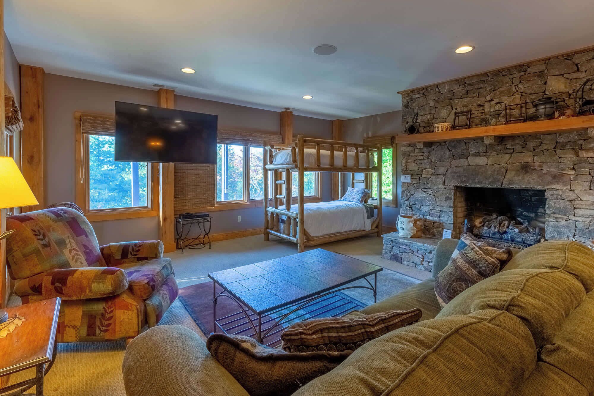 5 bedrooms, WiFi, bed sheets