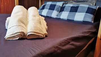 Apartment | 2 bedrooms, iron/ironing board, free WiFi, bed sheets