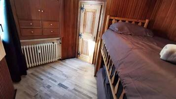 Apartemen | 2 kamar tidur, setrika/meja setrika, Wi-Fi gratis, dan seprai linen