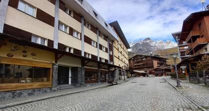 Newly Renovated Apartment in Cervinia's Heart