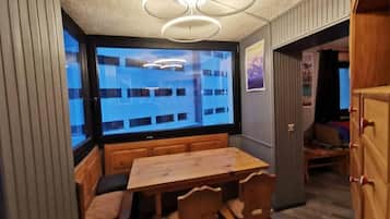 Apartemen | Dapur pribadi | Lemari es, microwave, oven, dan kompor