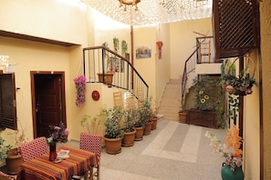 Economy Room | Living area | Flat-screen TV - Sirvani Konagi (Gaziantep)