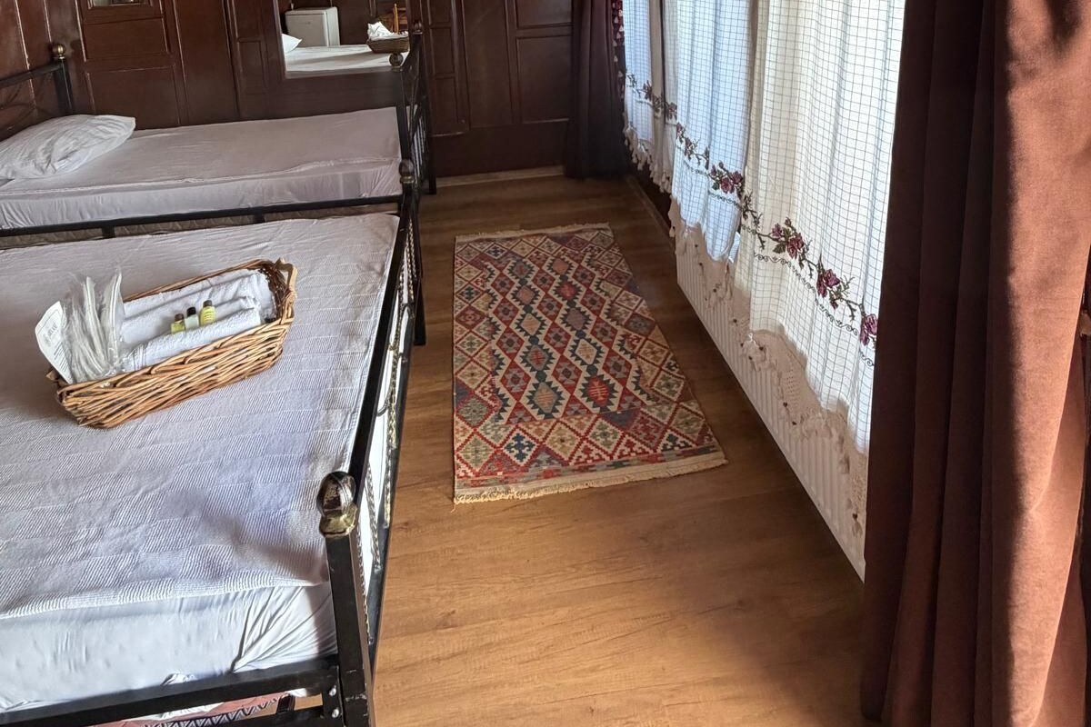 Minibar, desk, soundproofing, iron/ironing board (on request)