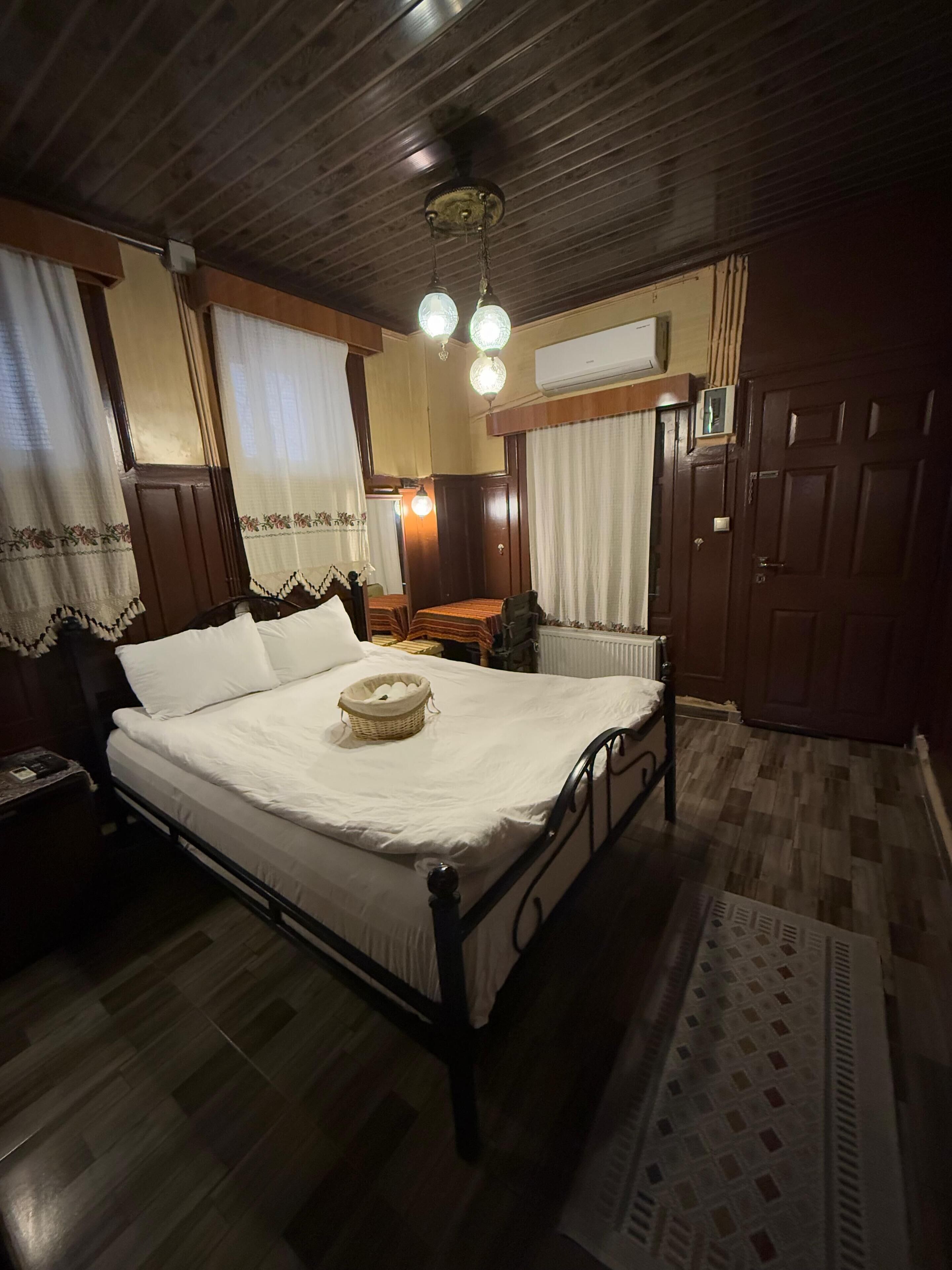 basic room | 1 bedroom, minibar, desk, soundproofing